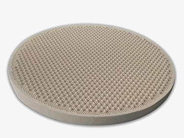 Quais são os fatores que afetam o processo de sinterização da cerâmica do favo de mel